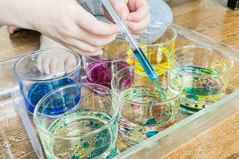 A scientific experiment with oil and water for a child: Why 5 Kids Love It