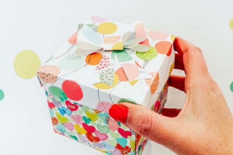How to Make an Annual Gift: A Box of Sweets for 10 Travel Memories