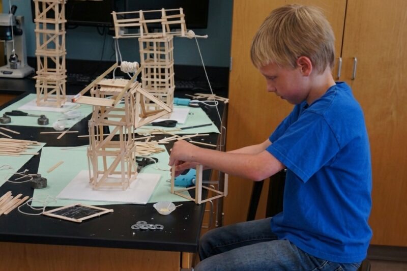 School Projects: Building a Small Crane Using Wooden Sticks