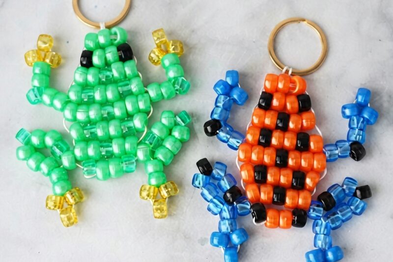 Frog-Shaped Keychain Made from Pony Beads: A Fun DIY Craft Project for Kids